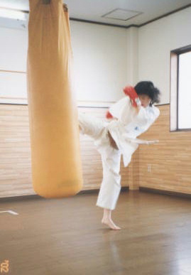2002.1.13.karate.yumi-6.jpg (30503 oCg)