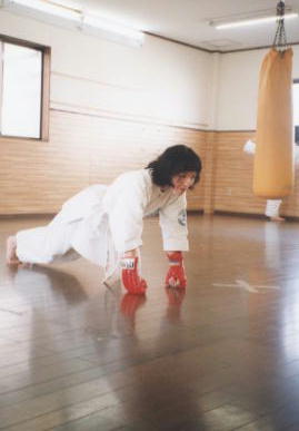 2002.1.13.karate.yumi-7.jpg (13531 oCg)