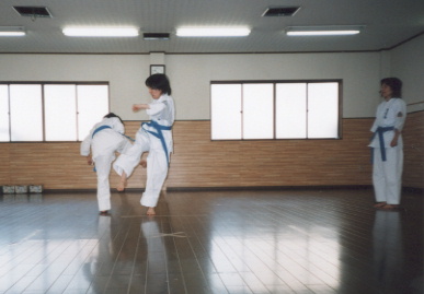 2002.6.22.karate-yumi-1.jpg (37070 oCg)