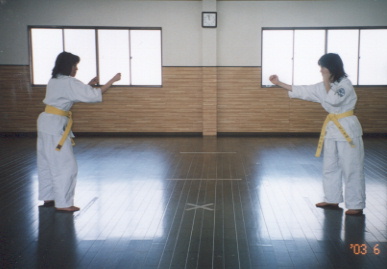 2003.6.29.karate.yumi-1.jpg (37659 oCg)