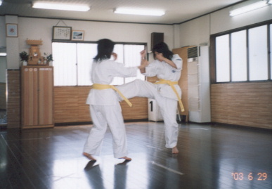 2003.6.29.karate.yumi-2.jpg (40016 oCg)
