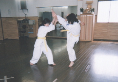 2003.6.29.karate.yumi-5.jpg (36014 oCg)