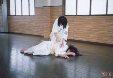 2003.6.29.karate.yumi-8.jpg (39898 oCg)