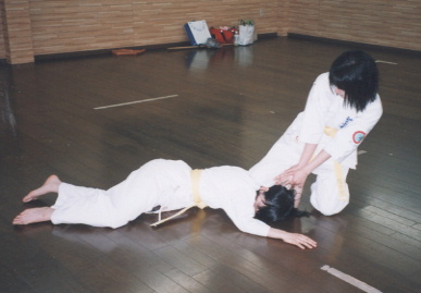 2003.6.6..karate.yumi-1.jpg (37312 oCg)